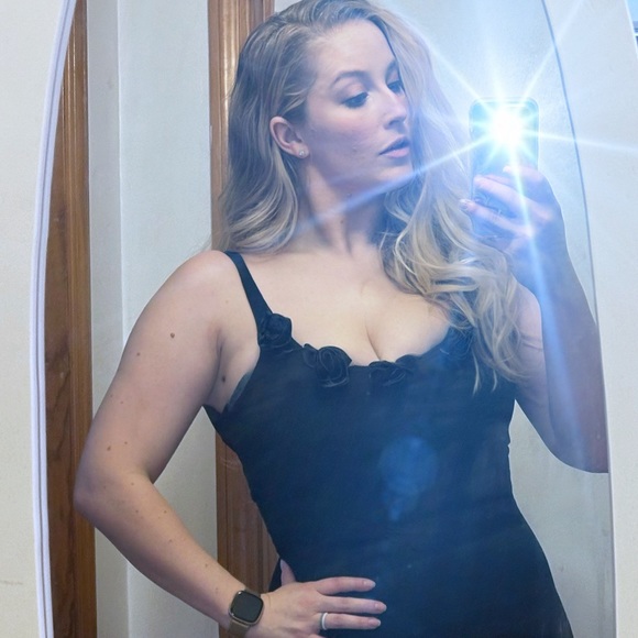 Meet your Posher, Danielle - Picture 2 of 4